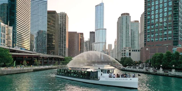 Chicago River Brunch Cruise - Image 1