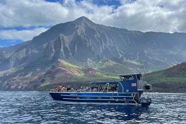 Kauai NaPali Coast Boat Tour on the Amelia K - Image 2