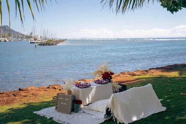 Honolulu Beach Picnic Date - Image 4