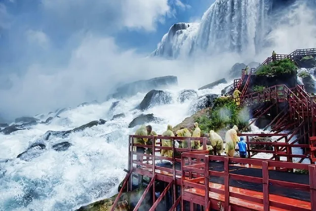 Niagara Falls Walking Tour with Maid of the Mist & Cave of the Winds - Image 3