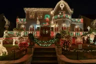 New York City Dyker Heights Christmas Lights Tour thumbnail 1