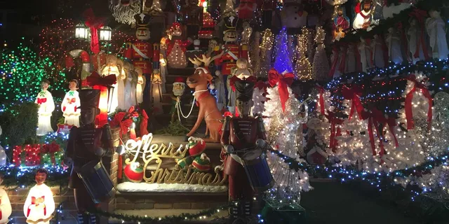 New York City Dyker Heights Christmas Lights Tour - Image 3