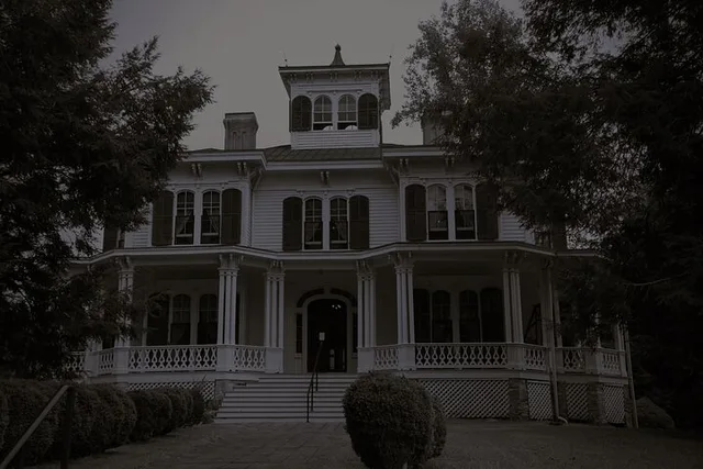 Helen Haunts and History Walk Tour 2 hr - Image 3