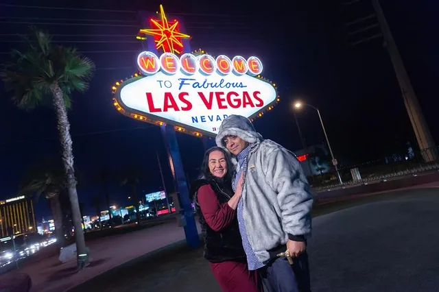 Las Vegas Private Limo Photo Tour 2 hr - Image 6