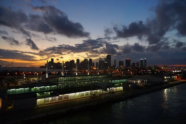 Miami Celebrity Homes and Biscayne Bay Cruise - Image 4
