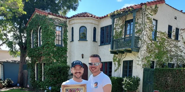 Los Angeles Gay Sightseeing Booze Bus Tour - Image 6