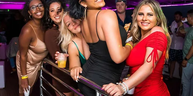 Miami Boat Party with Open Bar & Live DJ - Image 1