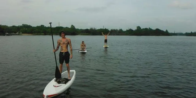 Austin Paddleboard Rental on Lady Bird Lake - Image 6
