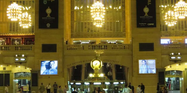 New York Holiday Lights and Grand Central Tour - Image 5