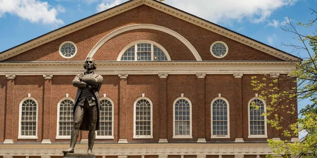 Boston Freedom Trail History Tour and Brewery Taste 2.5 hr - Image 2