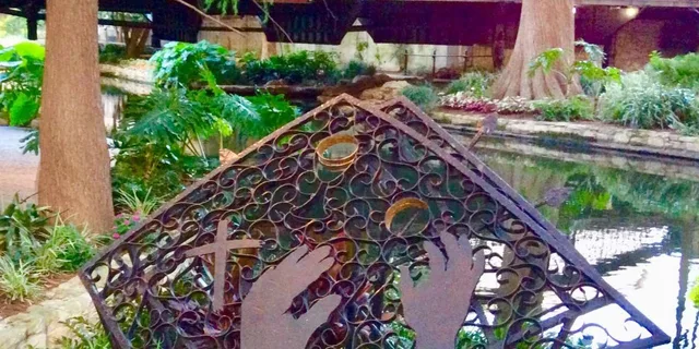 San Antonio Riverwalk and Downtown Walking Tour - Image 5