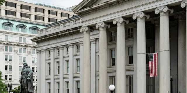 Washington DC Walking Tour of Lafayette Square - Image 4