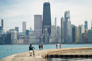 Chicago Bike Tour with Pizza, Hot Dogs, and Beer