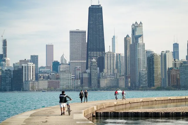 Chicago Bike Tour with Pizza, Hot Dogs, and Beer - Image 1