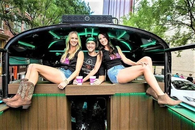 Nashville Honky Tonk Party Bus Tour (1 hr 45 min) - Image 6