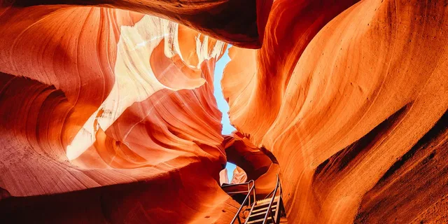 Las Vegas Lower Antelope Canyon and Horseshoe Bend Tour - Image 3