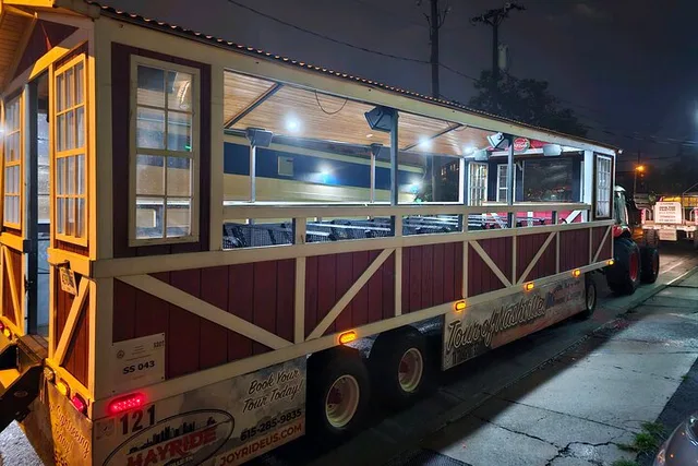 Nashville Hayride Sightseeing Tractor Tour - Image 1