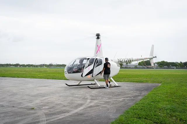 Miami Helicopter Tour Hard Rock and Beach 30 min - Image 5