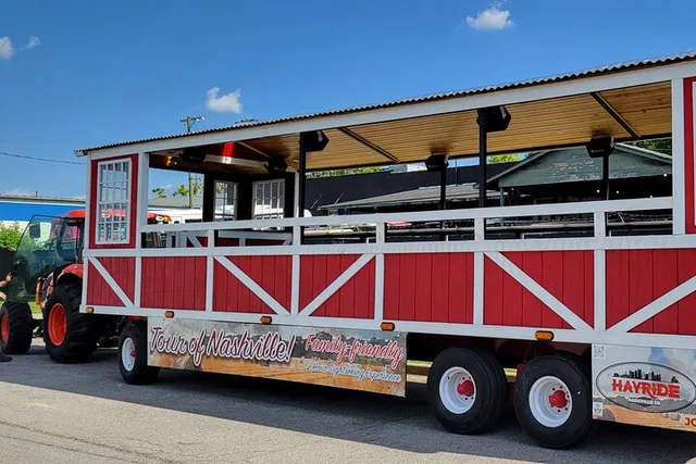 Nashville Hayride Sightseeing Tractor Tour - Image 6