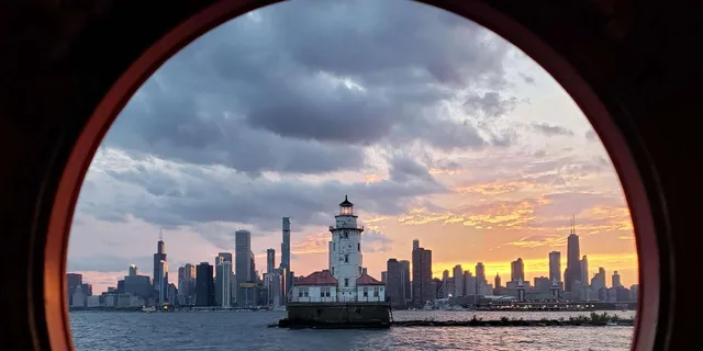 Chicago Fireboat River and Lake Cruise - Image 4
