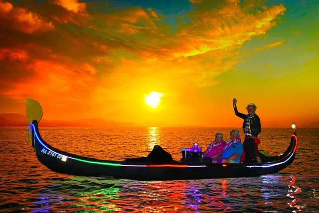 Waikiki Gondola Cruise with Lei and Drinks 1 hr - Image 1