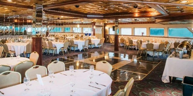 New York City New Year's Eve Party Cruise - Image 5