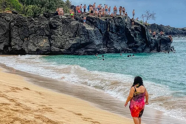 Waikiki Photography Session with Influencer - Image 6