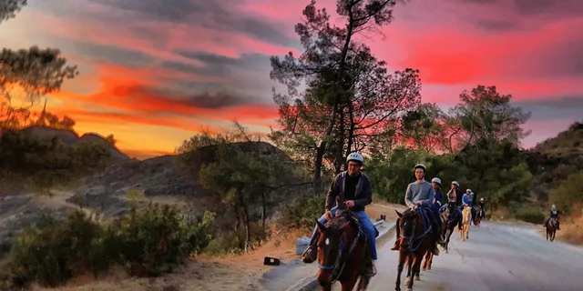 Los Angeles Horseback Riding Tour in Griffith Park - Image 4