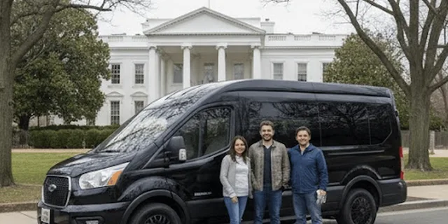 Washington DC Monuments Minibus Tour - Image 3