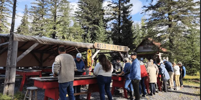 Seward Gold Panning Experience - Image 3