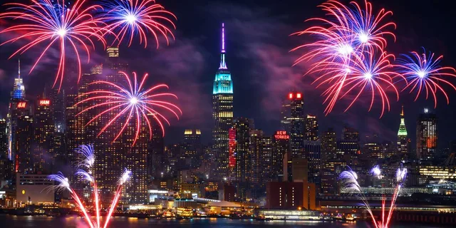 New York City 4th of July Fireworks Cruise - Image 5