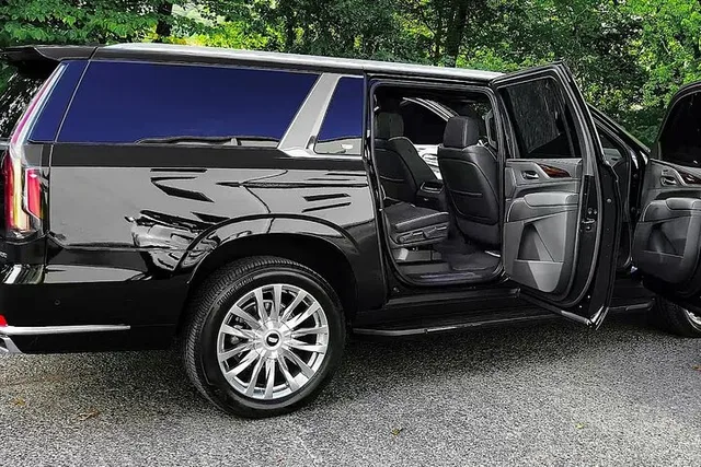 Denver Private Airport Transfer by SUV - Image 5