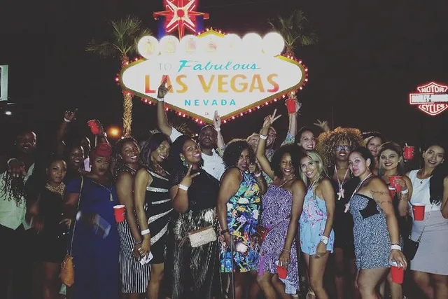 Las Vegas Club Crawl with Party Bus Experience - Image 5