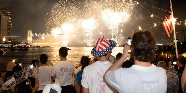New York City Fireworks Cruise with Open Bar and Buffet - Image 1
