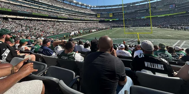 New York Jets Football Game at MetLife Stadium - Image 6
