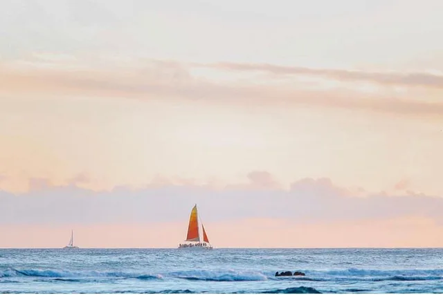 Waikiki Beach Catamaran Cocktail Sail at Sunset - Image 3