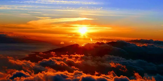 Maui Haleakalā Sunrise Tour with Breakfast - Image 1