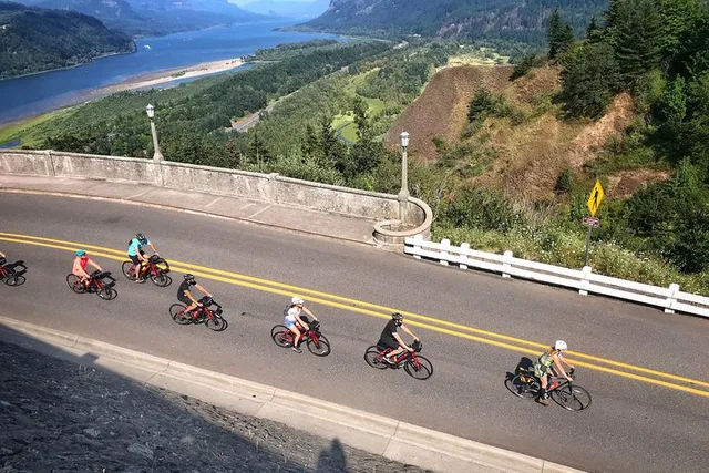 Portland Hike and Bike Tour to Columbia River Gorge Waterfalls - Image 3