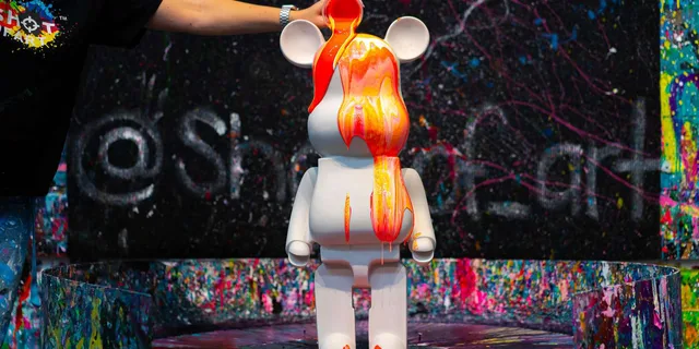 Chicago Fluid Bear Painting Experience - Image 4