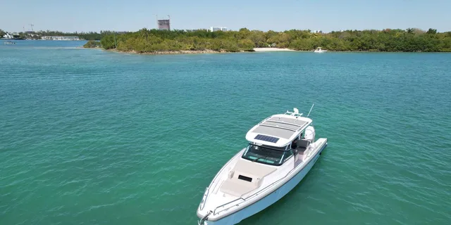 Miami Private Boat Tour with Jet Ski Rental - Image 2