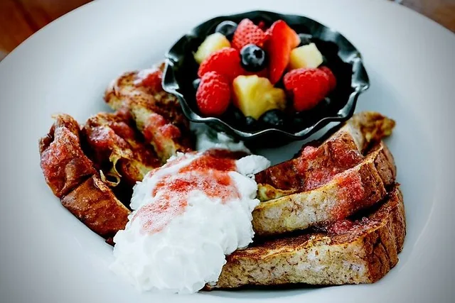 Honolulu Whale Watching and Sunrise Breakfast Cruise - Image 3