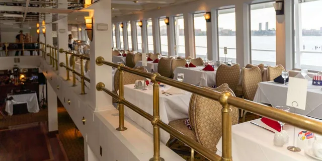 New York City New Year's Eve Cruise - Image 6