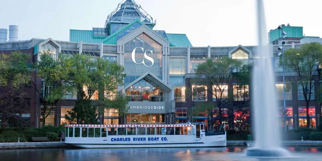 Boston Charles Riverboat Cruise with Cookies & Carols 1 hr - Image 2
