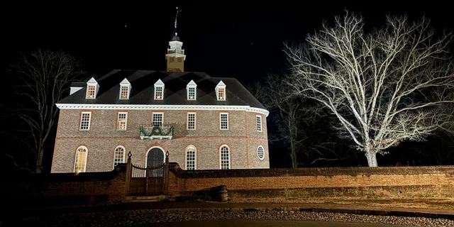 Williamsburg Walking Tour of Death and History 1.5 hr - Image 2