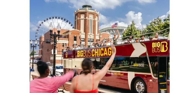 Chicago Hop-on Hop-off Bus Tour and 360 CHICAGO Deck - Image 3
