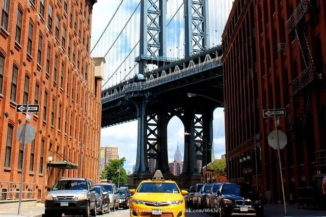 New York Walking Tour of Brooklyn Bridge and DUMBO - Image 6