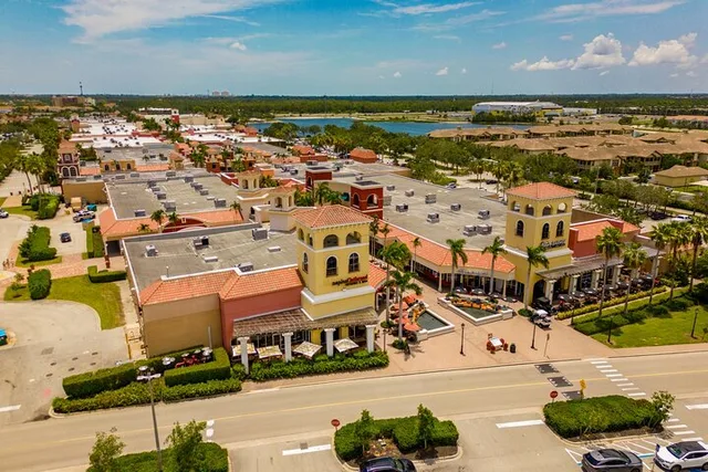 Fort Myers Shopping Tour to Miromar Outlets - Image 1