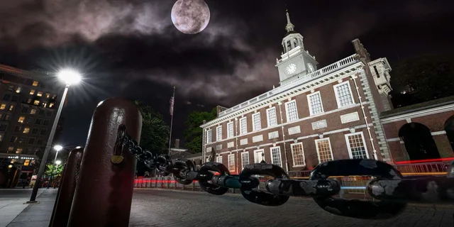 Philadelphia Ghosts and Booze Haunted Pub Crawl 2 hr - Image 2