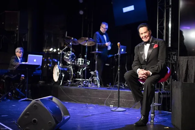Las Vegas Wayne Newton Show at Flamingo - Image 4
