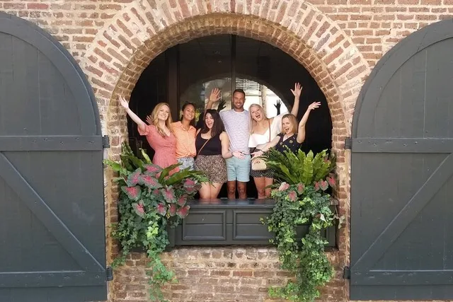 Charleston Historic Pubs and Taverns Tour - Image 1